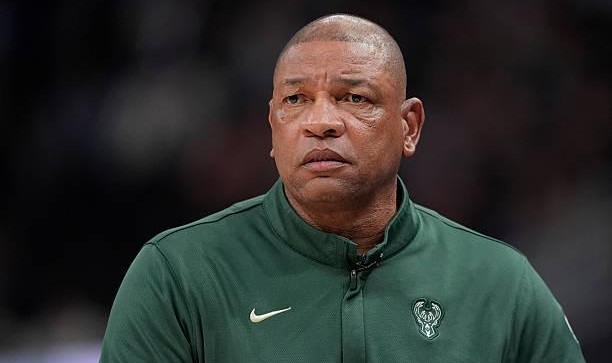 官方：雄鹿主帅里弗斯下课；执教三年累计97胜103负