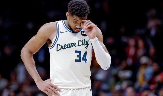 开云官网-美记：字母哥出场29场也只赢15场 雄鹿无法通过交易重返争冠行列