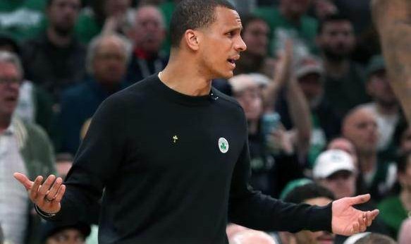 开云官网-凯尔特人第三节崩盘！马祖拉or塔图姆谁最该背锅？