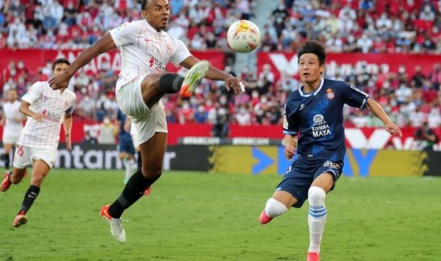 kaiyun-武磊打完皇马才与国足会合 抵达当晚即参加合练