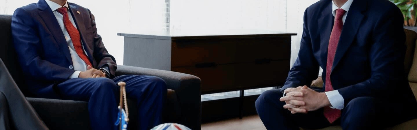 kaiyun-FIFA秘书长已抵京+温格陪同！已与足协主席见面 全力劝说央视签字